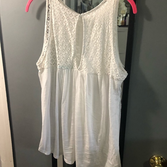 White and lace tank top - Picture 2 of 4
